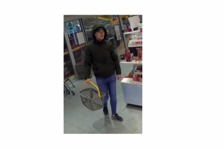 Egy Rákóczi utcai üzletből lopott - keresik a fehérvári rendőrök